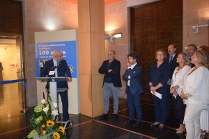 Juan Carlos Galindo, Presidente del Colegio de Enfermería, se dirige a autoridades y miembros de la Junta. I.C.