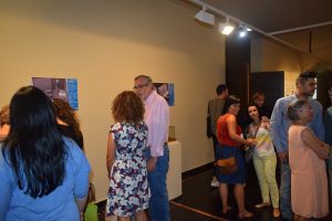 Visitantes de la exposición tras la inauguración. I.C.